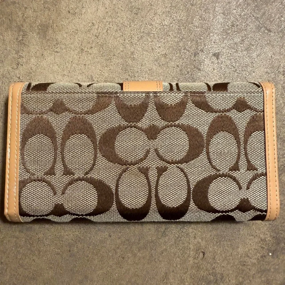 Coach Soho Signature C Buckle Trifold Wallet Khaki Tan Vintage Y2K